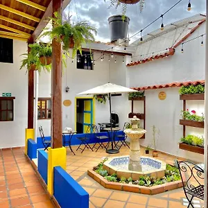 la-casa-de-las-plazas-guest-house.hotels-bogota.net/