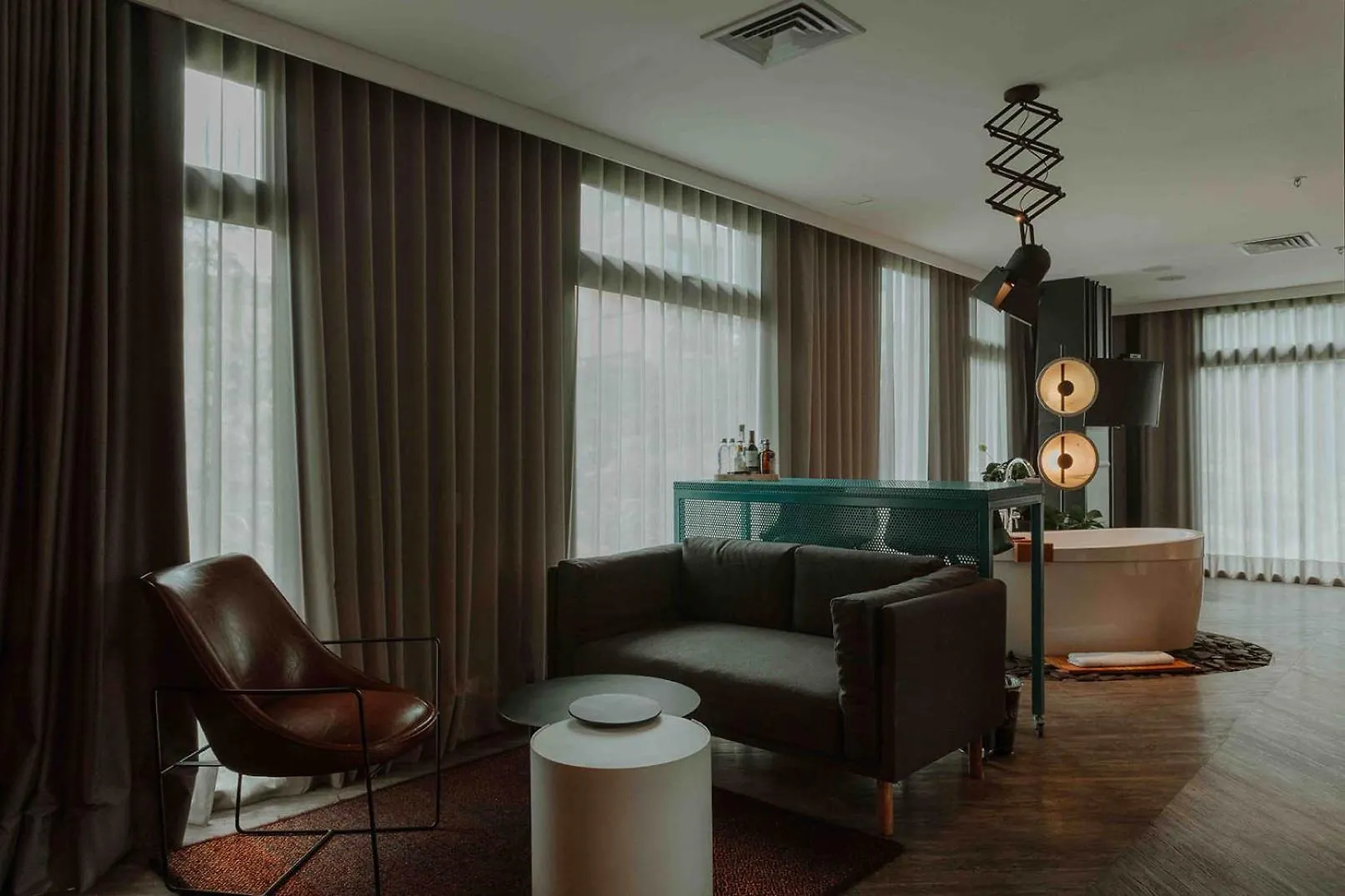 The Click Clack Hotel מדיין